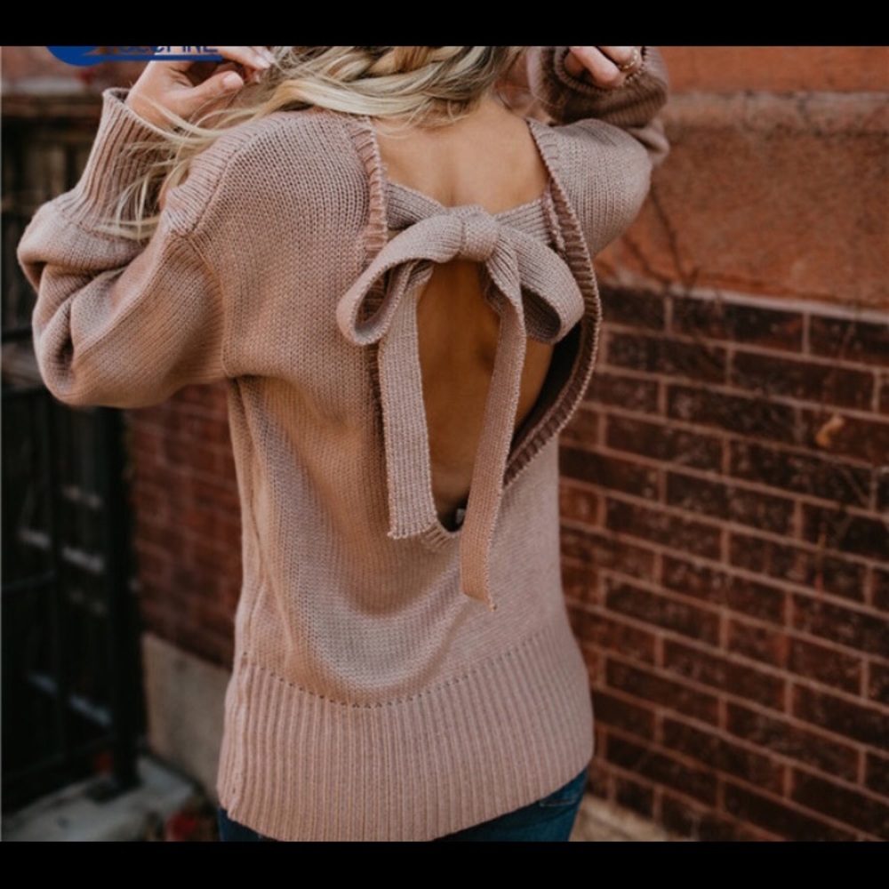 🌟ONLY 1 LEFT🌟Backless Bow Tie Sweater - Picture 2 of 5